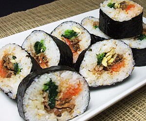 キムチ屋の造る韓国風ナムル太巻き(牛肉入)