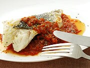 スズキのお手軽トマトソースかけ