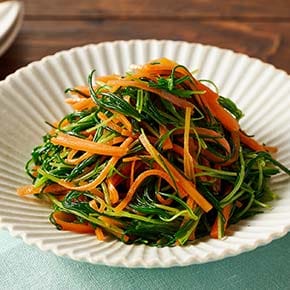 肉厚ケールと厚揚げの和風ジンジャーサラダのレシピ｜Oisix