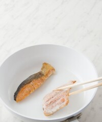 Kit2人前 鮭のムニエル 特製ごま味噌ソースで 有機野菜 通販 ｏｉｓｉｘ おいしっくす