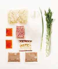 麺Kit]広島風汁なし担々まぜそば|有機野菜 通販 Oisix(おいしっくす)