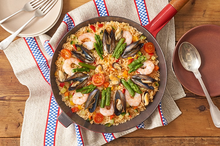 パエリアです Kit]魚介の旨み凝縮！シーフードパエリア|有機野菜 通販 Oisix