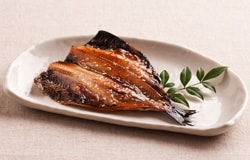 百年つむいだ伝統の味 いわしみりん干
