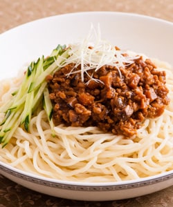 ジャージャー麺