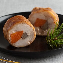 やわらかくてジューシー Oisix殿堂入り 神山鶏を使った華やかチキンロール