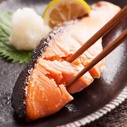 脂のり抜群の秋鮭!しかも骨とり済みでお手軽!