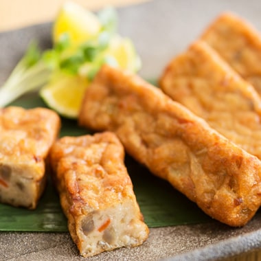 国産ごぼうと鶏肉のスティック揚げ