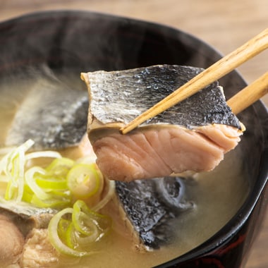 時知らず鮭のあら汁