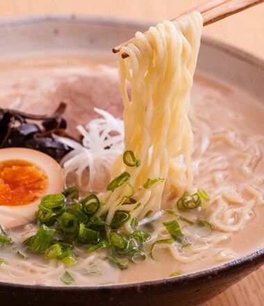 化学調味料不使用とんこつしょうゆ生ラーメン