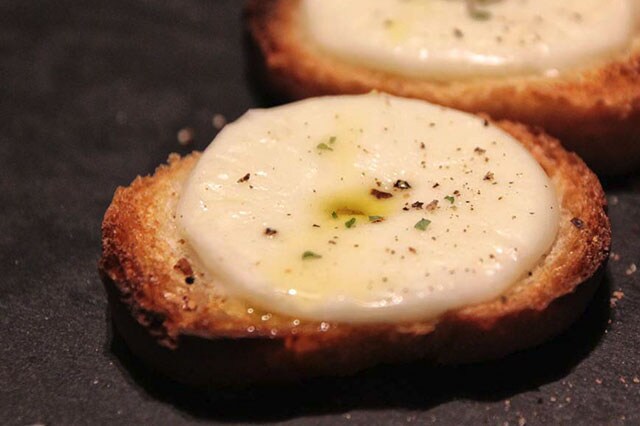 �C�^���A�E�l������ 3��̃`�[�Y�Z�b�g �R���e���c3