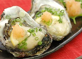 海の香りを思う存分味わうなら、やっぱり生で!新鮮な牡蠣のツルっとした喉ごしがたまりません!