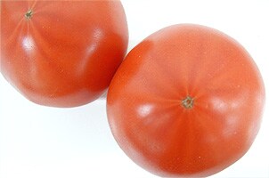 お尻には、このとおり、おいしいトマトの証し“星印”が・・・。