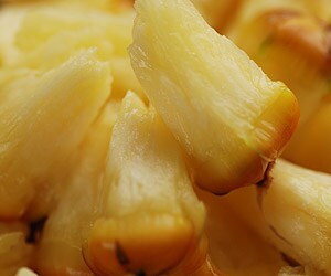 日本国内での全体取扱量のわずか約1％！超希少な国産パイナップルをお届けします。