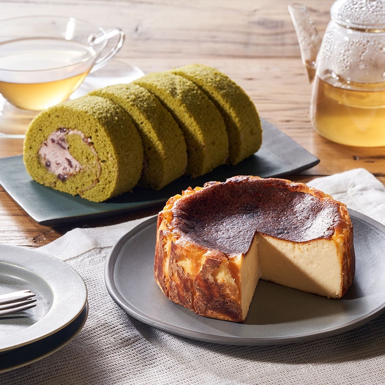 Oisixオリジナル バスク風チーズケーキ&抹茶ロールケーキセット