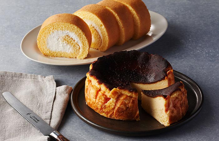 Oisixオリジナル バスク風チーズケーキ&ロールケーキセット コンテンツ1