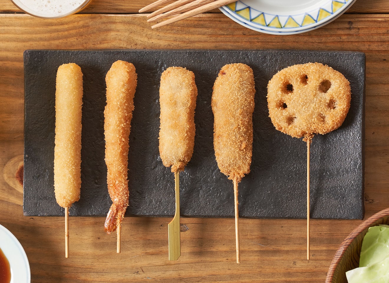 特製ソース付き!おうちで楽しむ串カツセット|串カツ田中|【公式通販】Oisixおうちレストラン|おいしい名店の看板メニューをお取り寄せ|ギフト にもおすすめ! 特製ソース付き!おうちで楽しむ串カツセット|串カツ田中|【公式通販】Oisixおうちレストラン|おいしい名店の看板メニューをお取り寄せ|ギフト にもおすすめ!