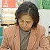 主婦、 関島サク子