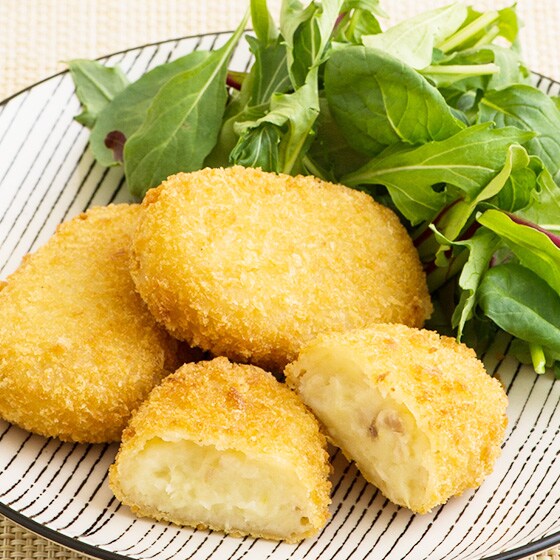 素材にこだわった 春キャベツとベーコンのコロッケ 有機野菜 通販 ｏｉｓｉｘ おいしっくす