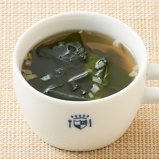 お湯を注ぐだけ!磯の香りがふわっとわかめスープ