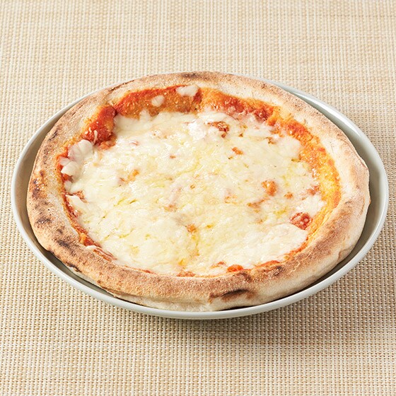 濃厚チーズと完熟トマトのピザ