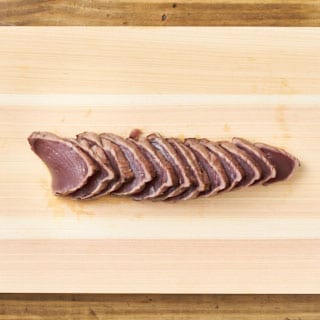 【画像】かつおを食べやすい大きさに切る